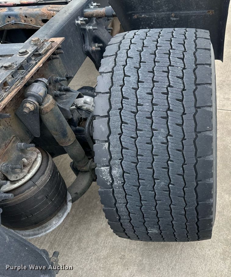 image for item DJ6231 2016 Freightliner Cascadia Evolution  semi truck