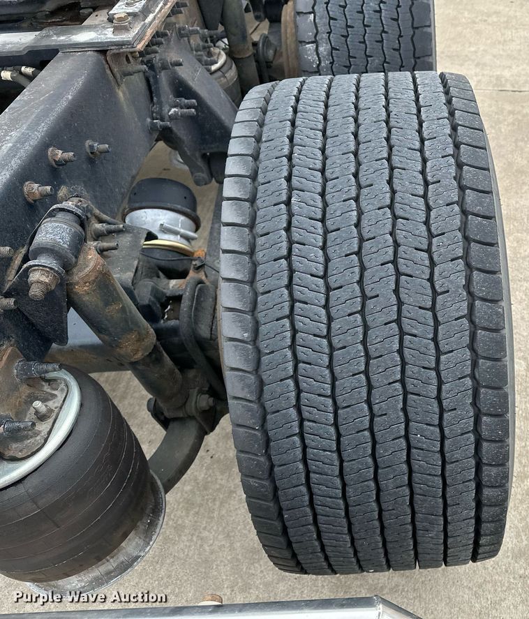 image for item DJ6231 2016 Freightliner Cascadia Evolution  semi truck