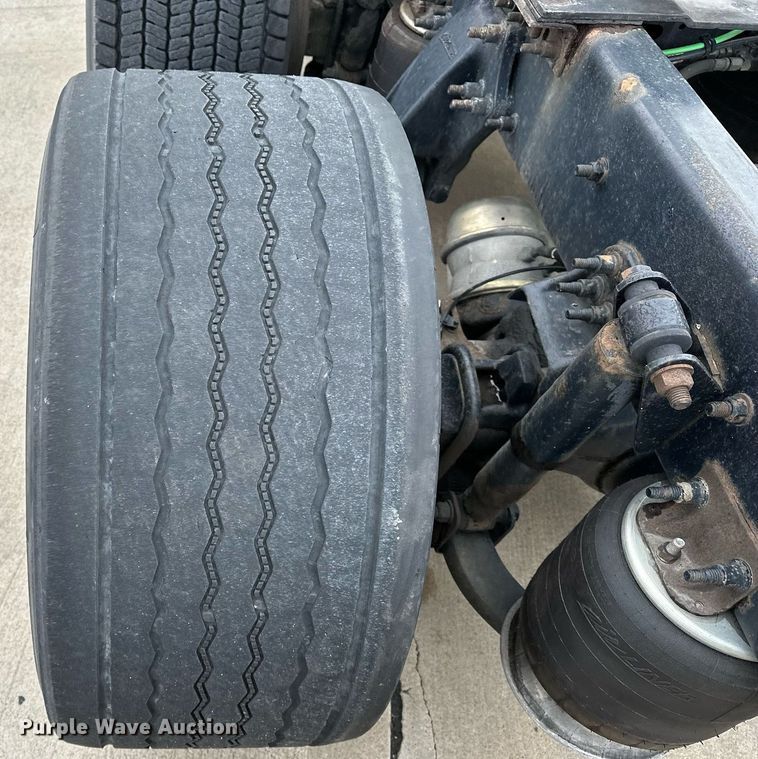 image for item DJ6231 2016 Freightliner Cascadia Evolution  semi truck