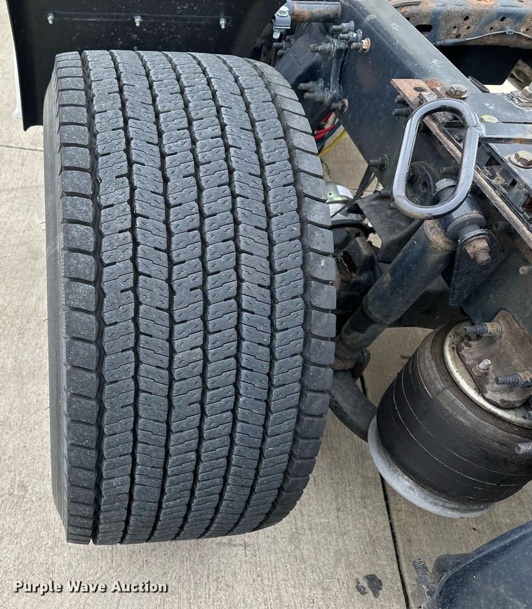 image for item DJ6231 2016 Freightliner Cascadia Evolution  semi truck