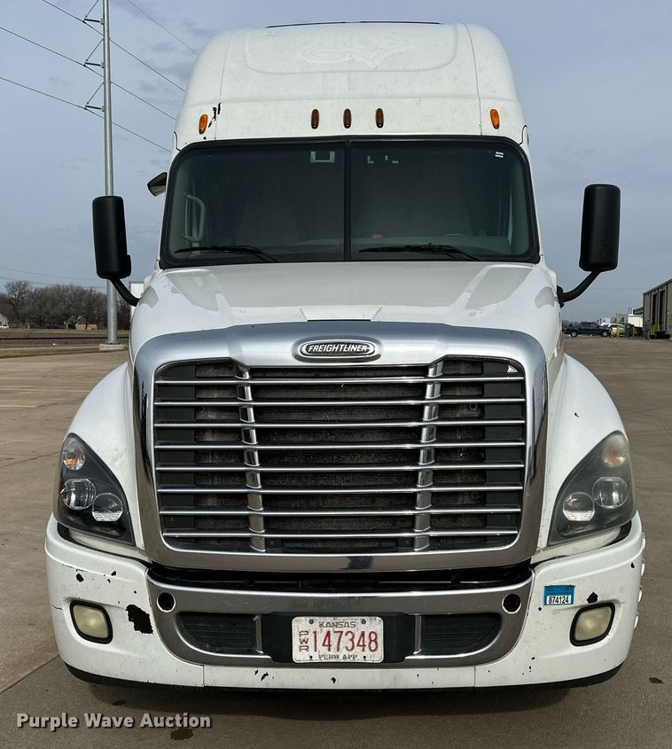 image for item DJ6232 2014 Freightliner  Cascadia Evolution semi truck