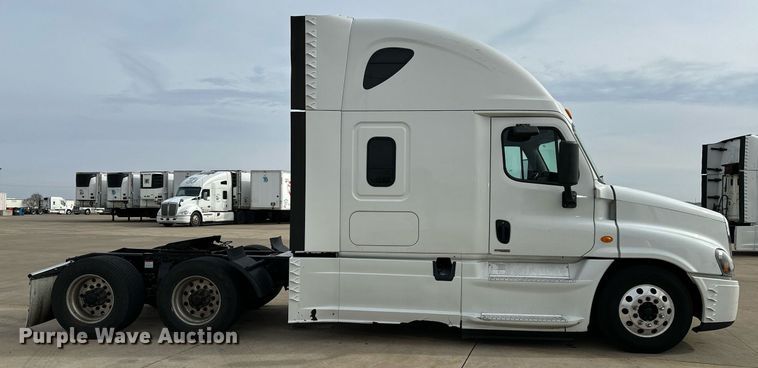 image for item DJ6232 2014 Freightliner  Cascadia Evolution semi truck