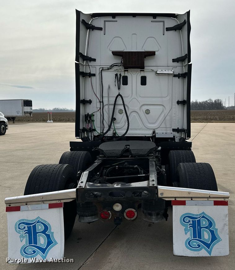 image for item DJ6232 2014 Freightliner  Cascadia Evolution semi truck