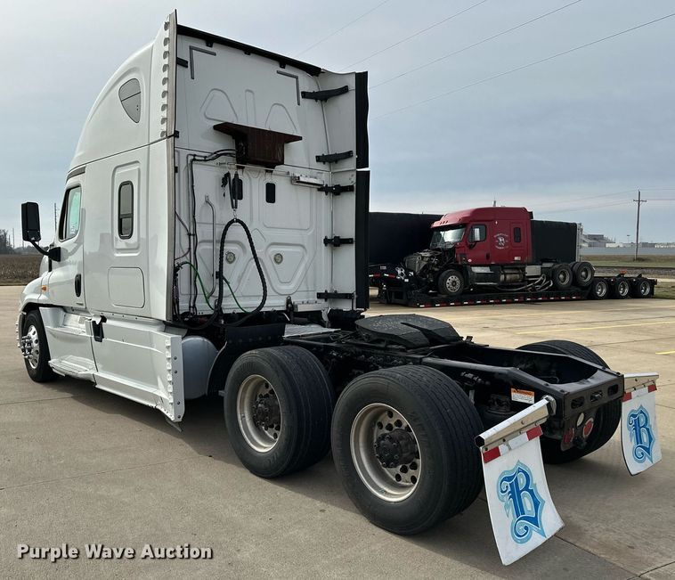 image for item DJ6232 2014 Freightliner  Cascadia Evolution semi truck