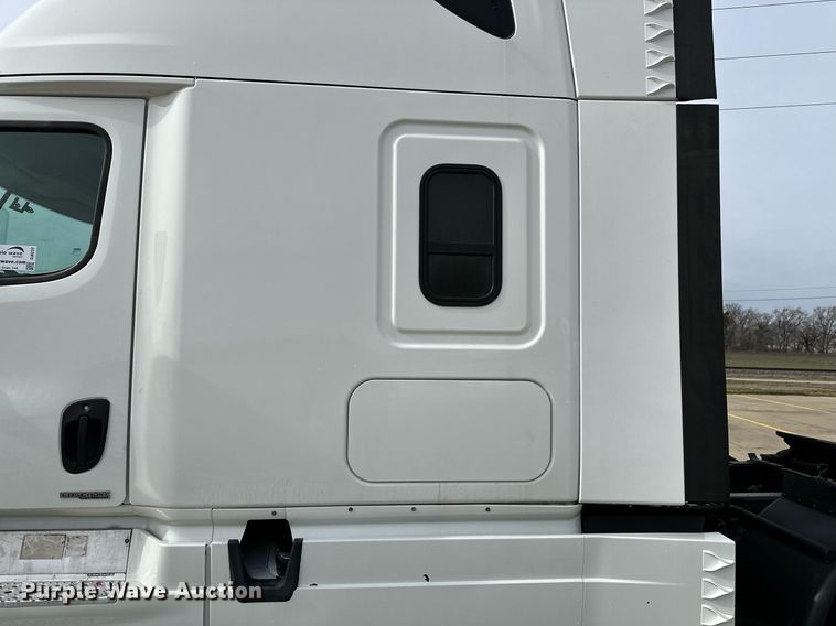 image for item DJ6232 2014 Freightliner  Cascadia Evolution semi truck