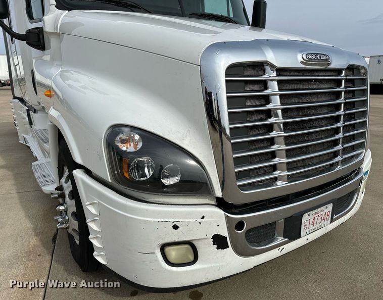 image for item DJ6232 2014 Freightliner  Cascadia Evolution semi truck