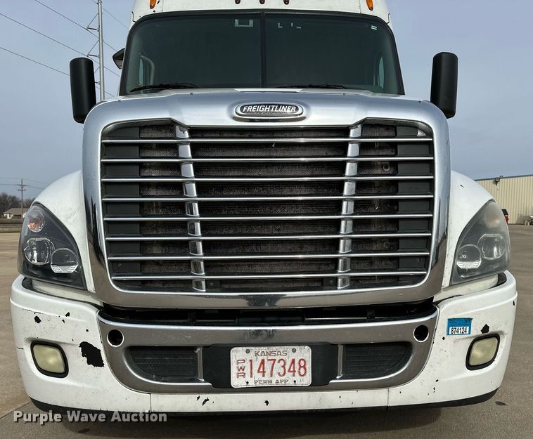 image for item DJ6232 2014 Freightliner  Cascadia Evolution semi truck