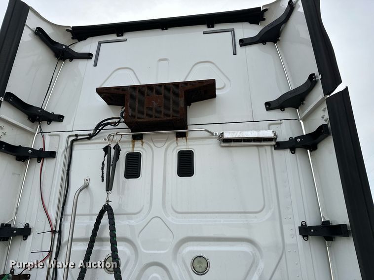 image for item DJ6232 2014 Freightliner  Cascadia Evolution semi truck