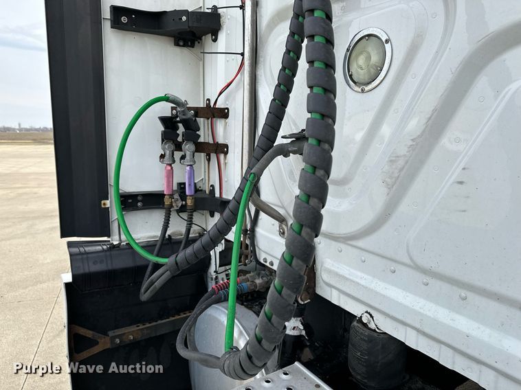 image for item DJ6232 2014 Freightliner  Cascadia Evolution semi truck