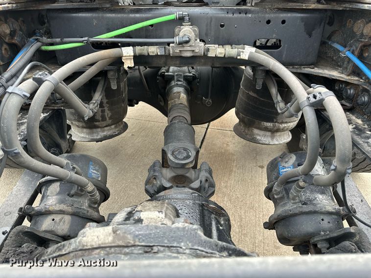 image for item DJ6232 2014 Freightliner  Cascadia Evolution semi truck