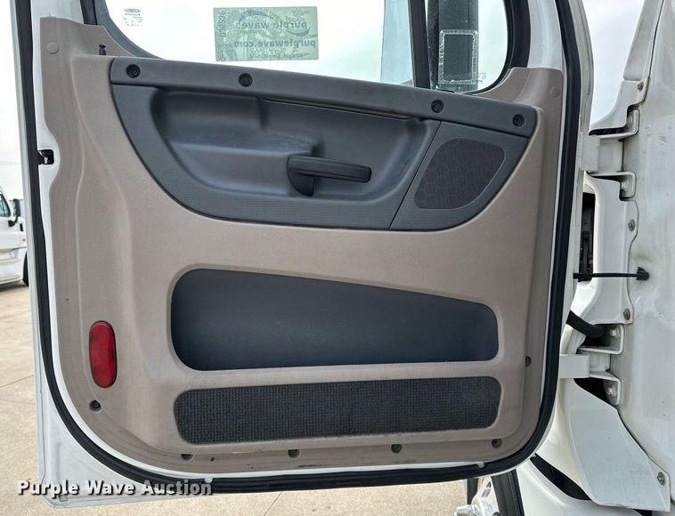 image for item DJ6232 2014 Freightliner  Cascadia Evolution semi truck