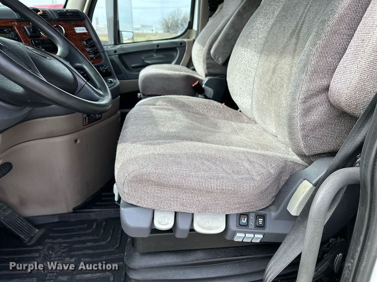 image for item DJ6232 2014 Freightliner  Cascadia Evolution semi truck