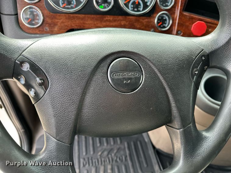 image for item DJ6232 2014 Freightliner  Cascadia Evolution semi truck