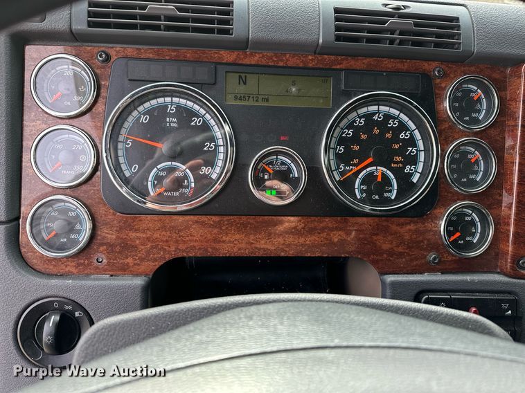 image for item DJ6232 2014 Freightliner  Cascadia Evolution semi truck