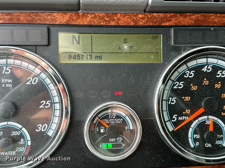 image for item DJ6232 2014 Freightliner  Cascadia Evolution semi truck