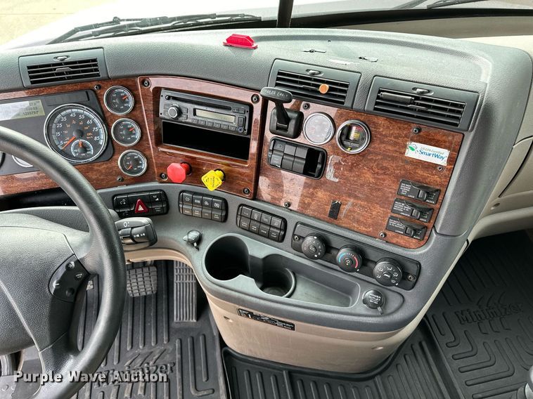 image for item DJ6232 2014 Freightliner  Cascadia Evolution semi truck