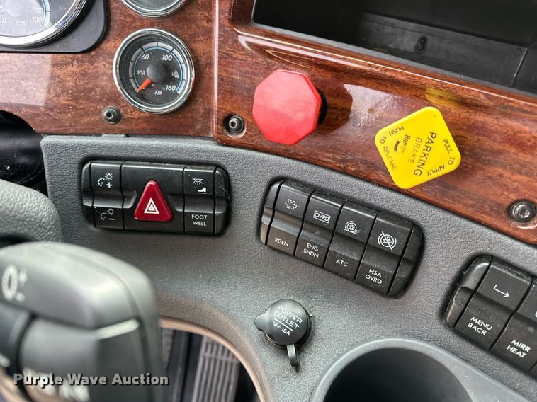 image for item DJ6232 2014 Freightliner  Cascadia Evolution semi truck