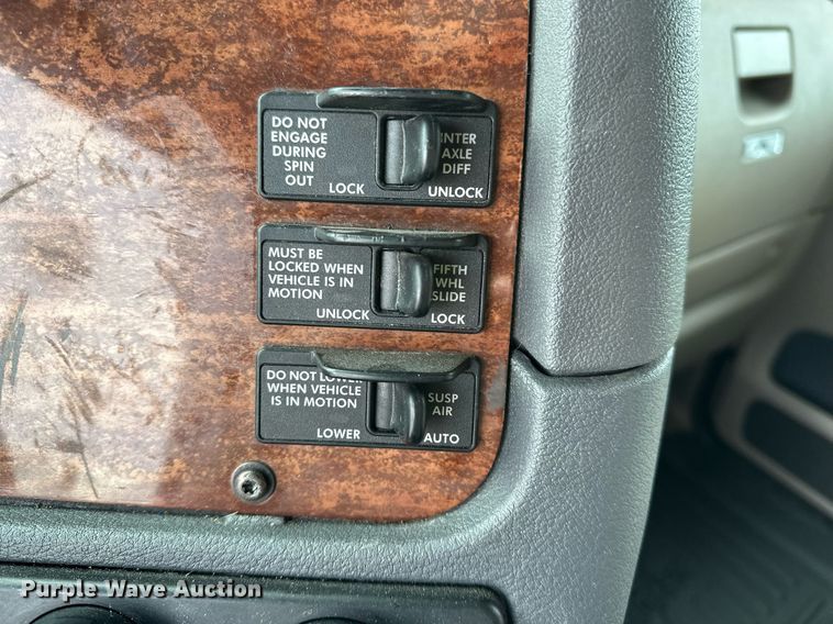 image for item DJ6232 2014 Freightliner  Cascadia Evolution semi truck