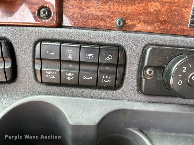 image for item DJ6232 2014 Freightliner  Cascadia Evolution semi truck