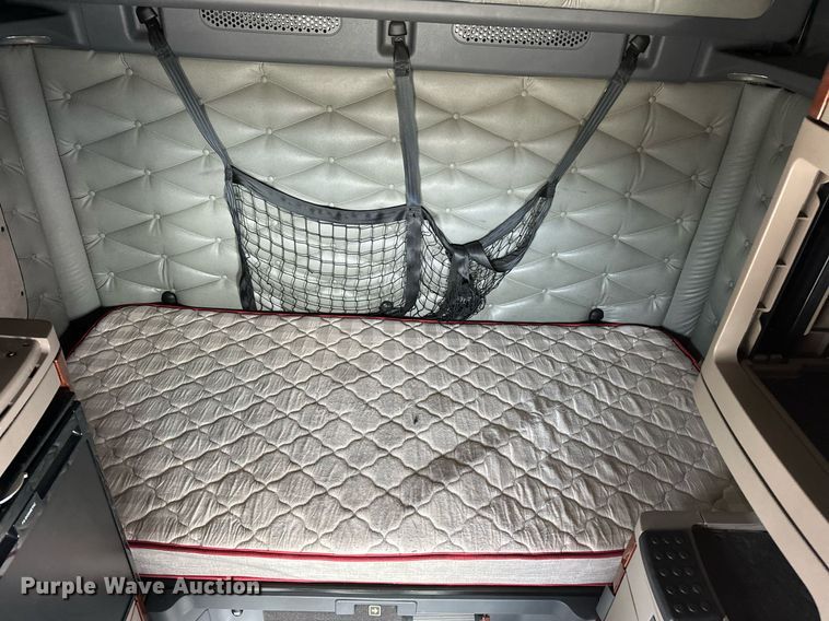 image for item DJ6232 2014 Freightliner  Cascadia Evolution semi truck