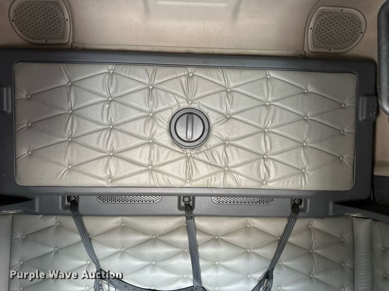 image for item DJ6232 2014 Freightliner  Cascadia Evolution semi truck