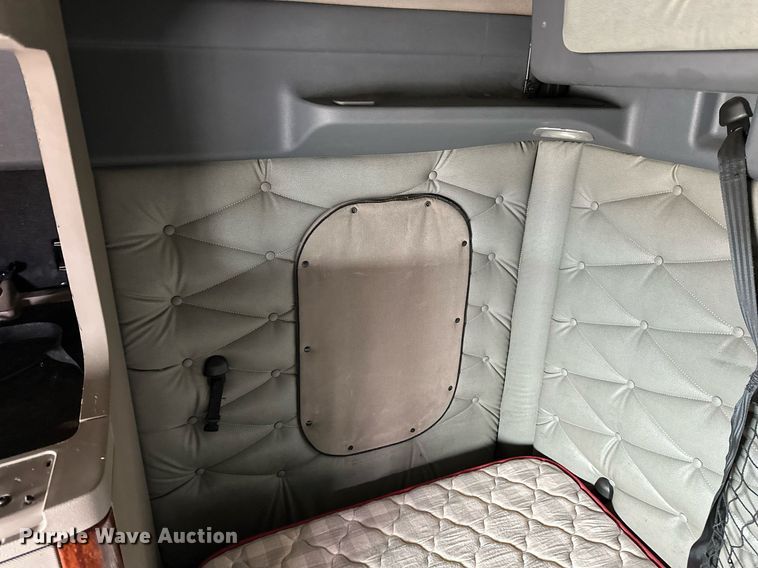 image for item DJ6232 2014 Freightliner  Cascadia Evolution semi truck