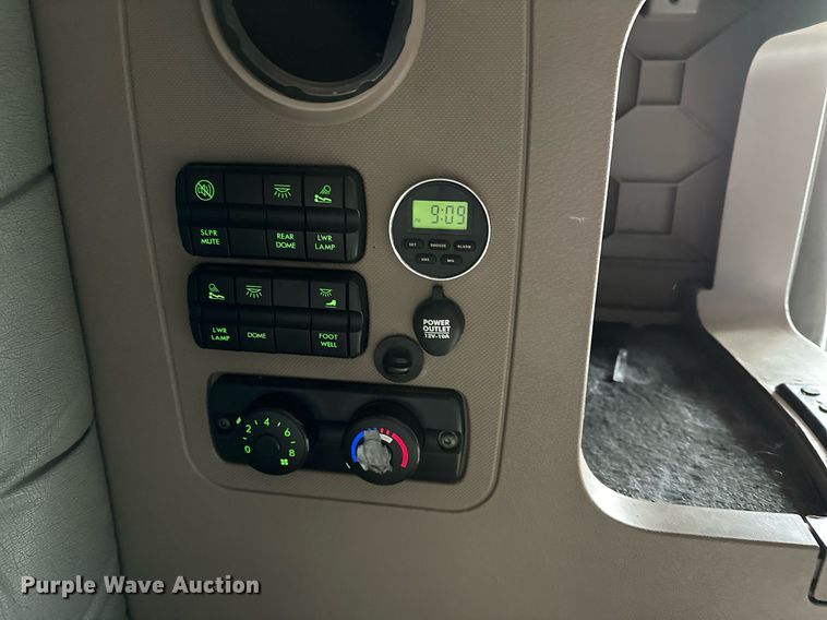 image for item DJ6232 2014 Freightliner  Cascadia Evolution semi truck