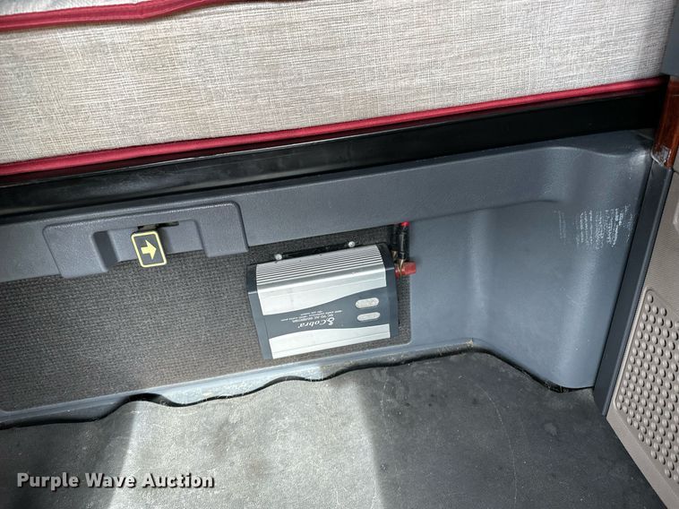 image for item DJ6232 2014 Freightliner  Cascadia Evolution semi truck