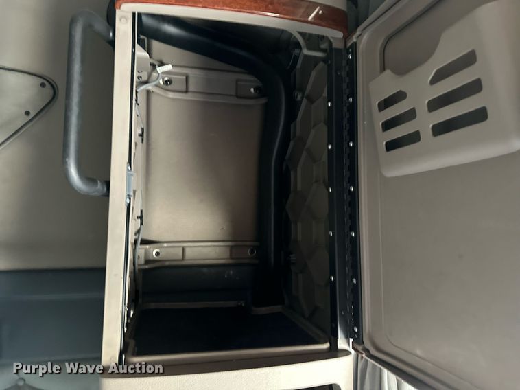 image for item DJ6232 2014 Freightliner  Cascadia Evolution semi truck