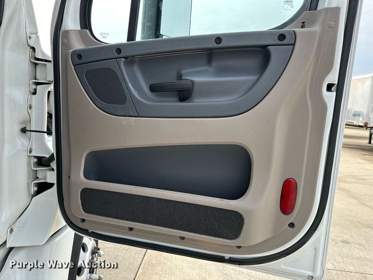 image for item DJ6232 2014 Freightliner  Cascadia Evolution semi truck