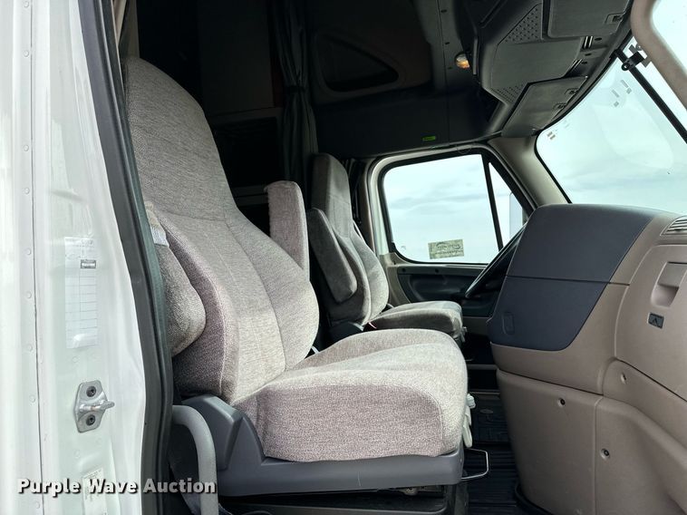 image for item DJ6232 2014 Freightliner  Cascadia Evolution semi truck