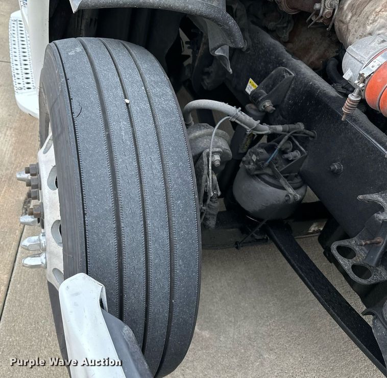 image for item DJ6232 2014 Freightliner  Cascadia Evolution semi truck