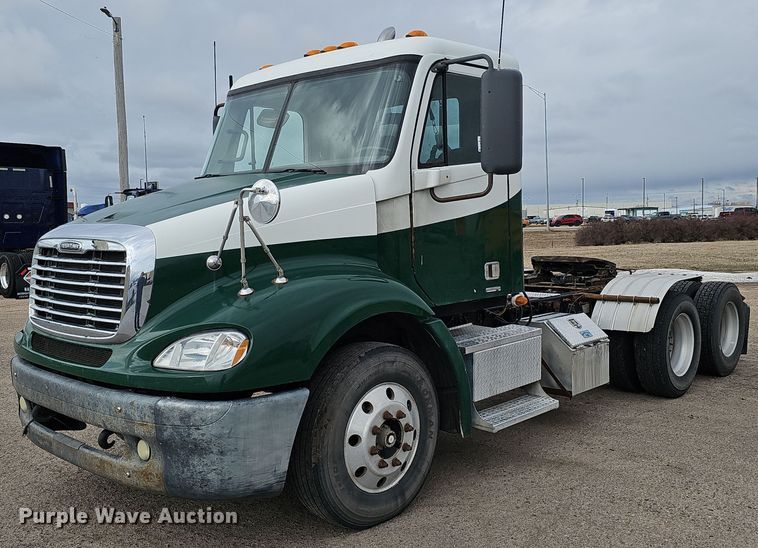 image for item DK0542 2007 Freightliner Columbia semi truck