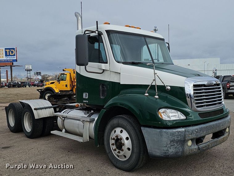 image for item DK0542 2007 Freightliner Columbia semi truck