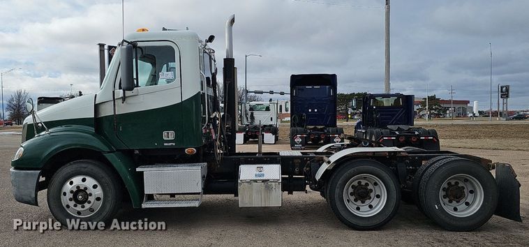 image for item DK0542 2007 Freightliner Columbia semi truck