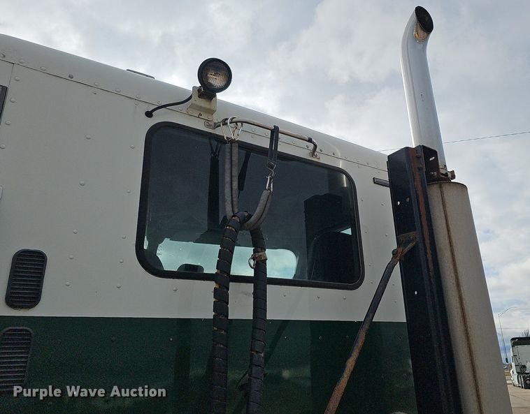 image for item DK0542 2007 Freightliner Columbia semi truck