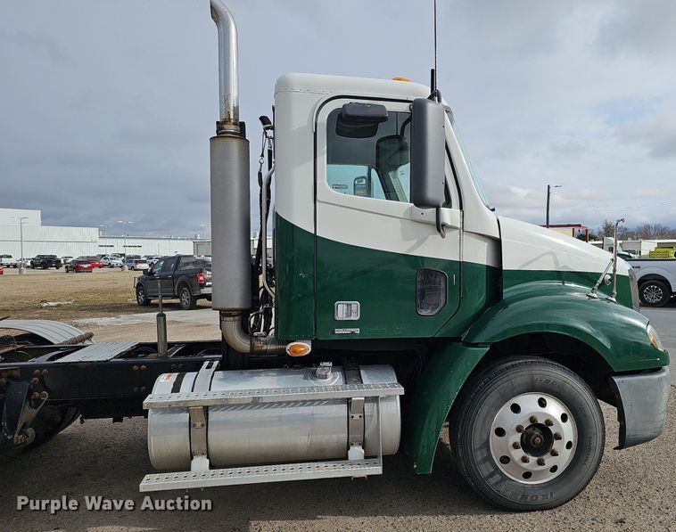 image for item DK0542 2007 Freightliner Columbia semi truck