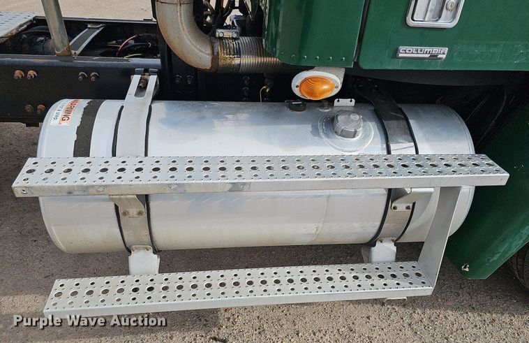 image for item DK0542 2007 Freightliner Columbia semi truck