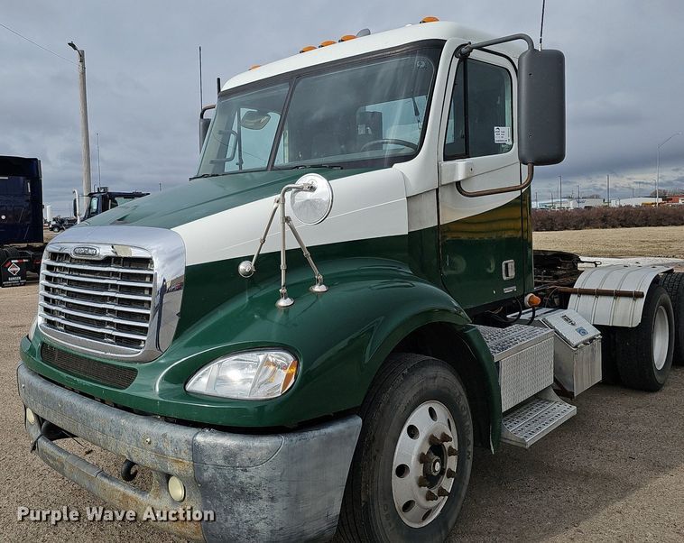 image for item DK0542 2007 Freightliner Columbia semi truck