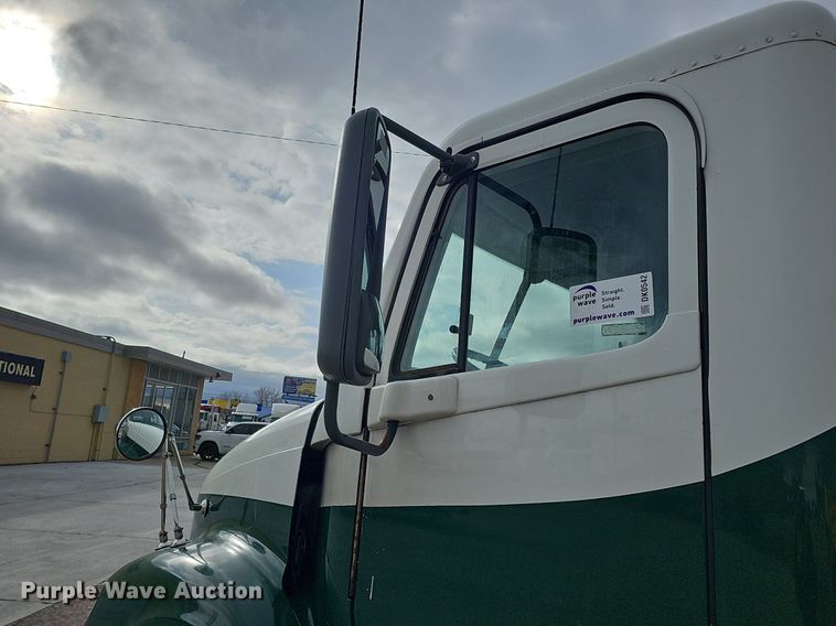 image for item DK0542 2007 Freightliner Columbia semi truck