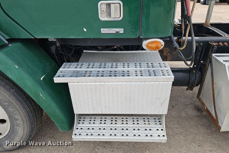 image for item DK0542 2007 Freightliner Columbia semi truck