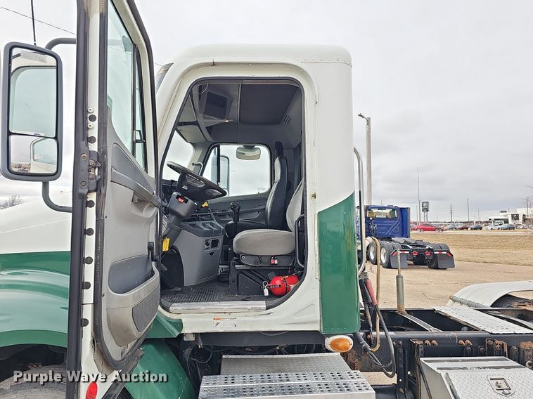 image for item DK0542 2007 Freightliner Columbia semi truck