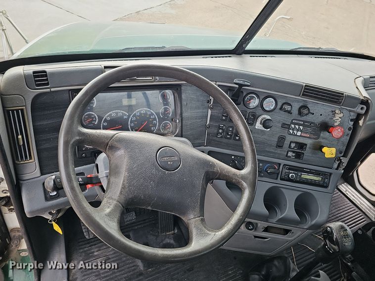 image for item DK0542 2007 Freightliner Columbia semi truck