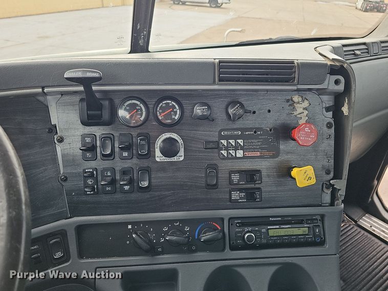 image for item DK0542 2007 Freightliner Columbia semi truck