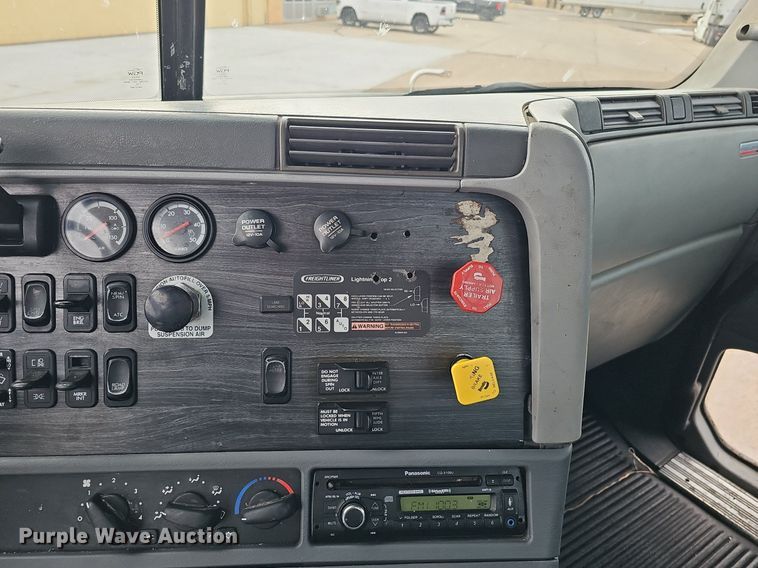 image for item DK0542 2007 Freightliner Columbia semi truck