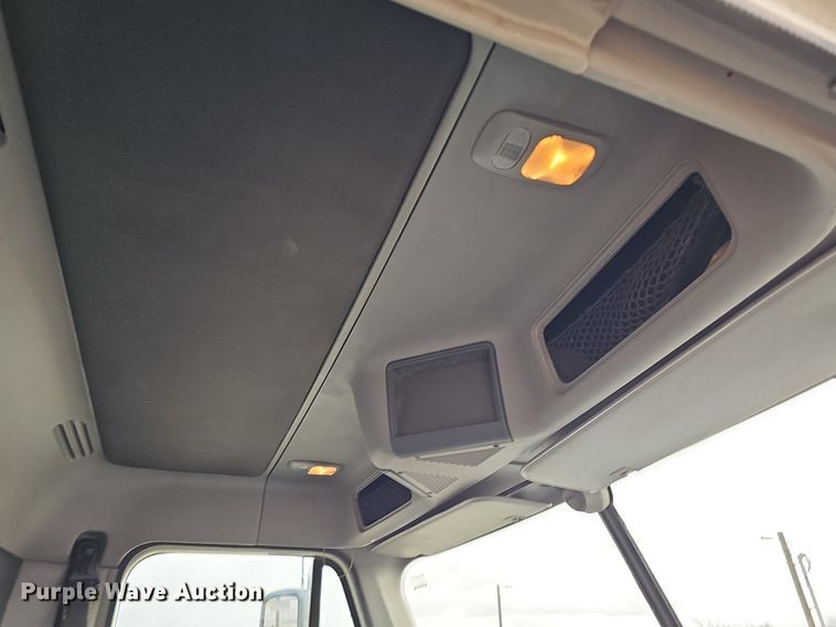 image for item DK0542 2007 Freightliner Columbia semi truck