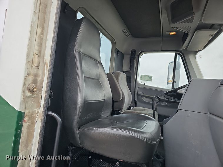 image for item DK0542 2007 Freightliner Columbia semi truck