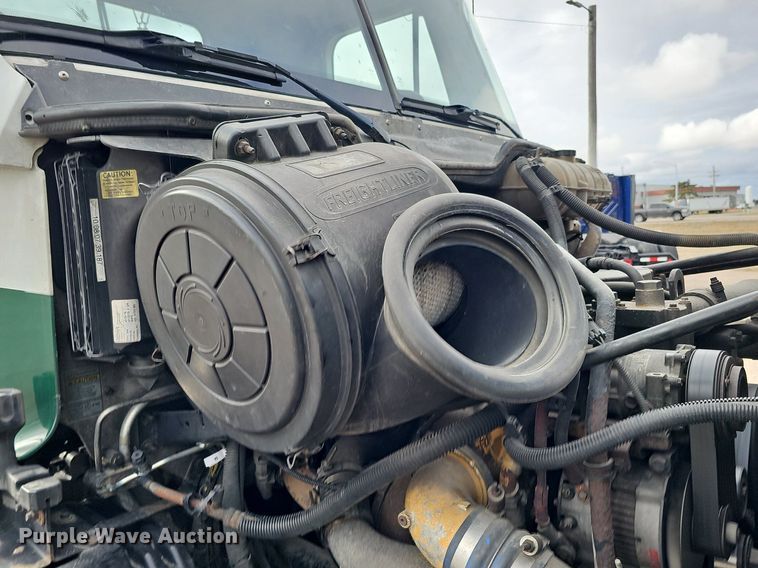 image for item DK0542 2007 Freightliner Columbia semi truck