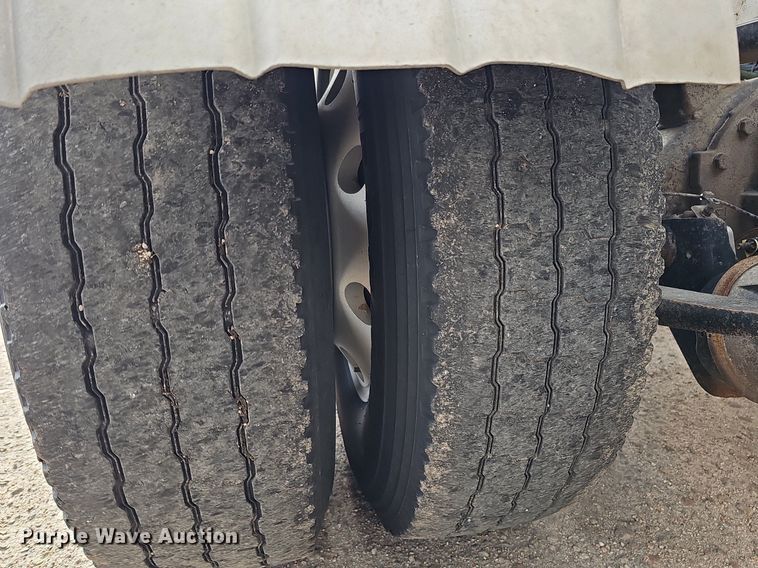 image for item DK0542 2007 Freightliner Columbia semi truck