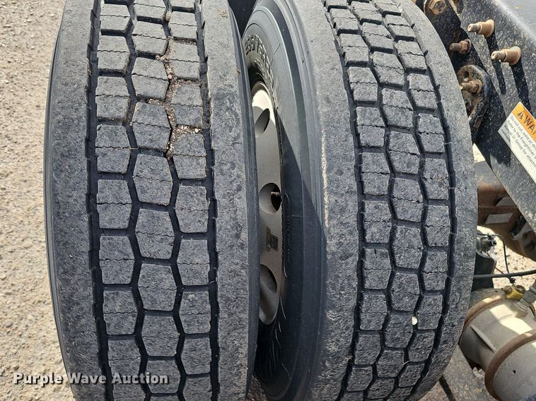 image for item DK0542 2007 Freightliner Columbia semi truck